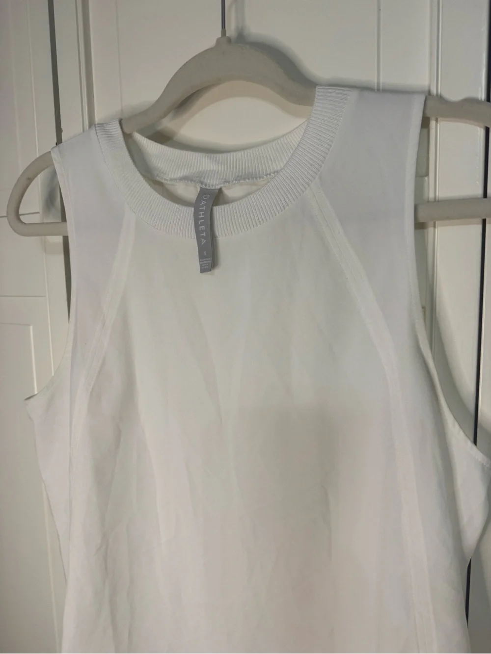 Athleta White Rounded Hem Athletic Tank - Picture 3 of 8